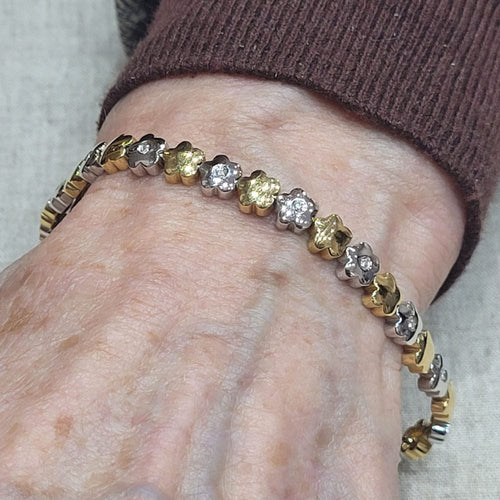 Bracelet Bracelet - Bracelet en or blanc et jaune 18 carats et diamants 58 Facettes P11