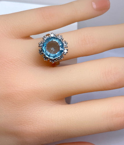 Bague 49 Bague en or blanc 18 carats, aigue marine et diamants 58 Facettes AB495