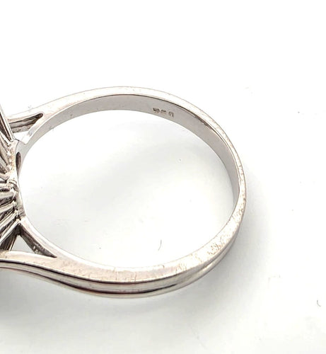 Bague 56 Bague en or blanc 18 carats avec saphirs et diamants 58 Facettes