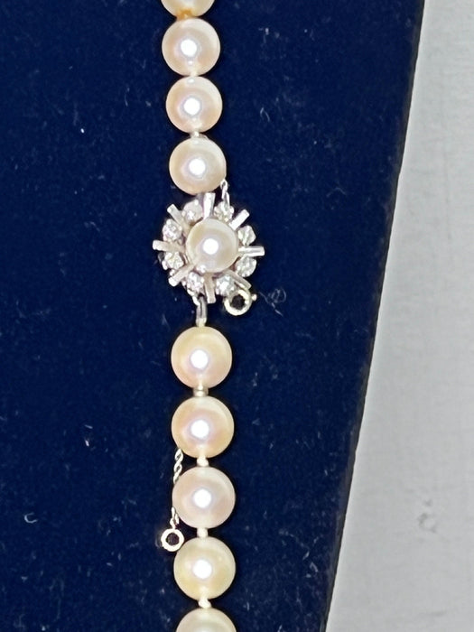 Hervorragende Halskette mit weißen Akoya-Zuchtperlen