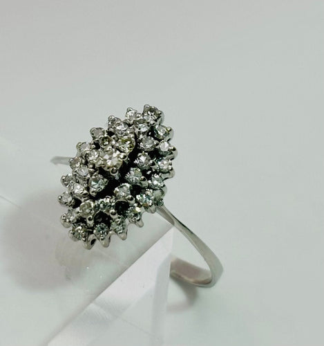 Bague Bague en or blanc avec diamants 58 Facettes 50286