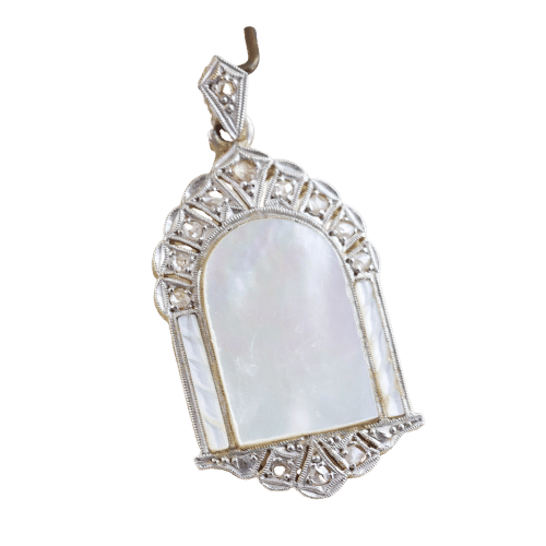 Pendentif Pendentif ancien en or jaune 18 carats avec diamants taille rose et nacre 58 Facettes 133010