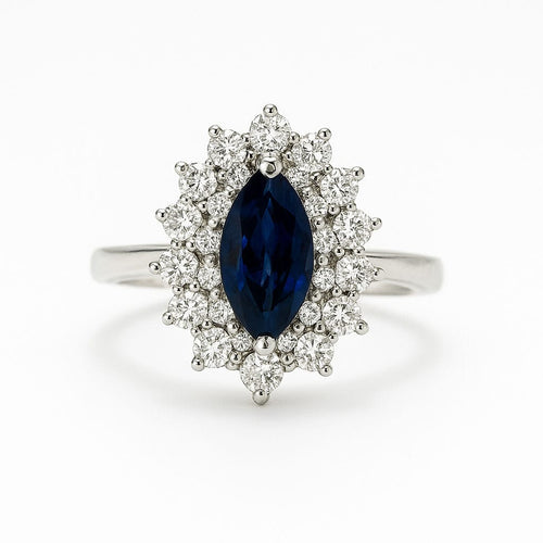 Bague 55 Bague en or blanc avec saphir central et halo de diamants 58 Facettes 50293