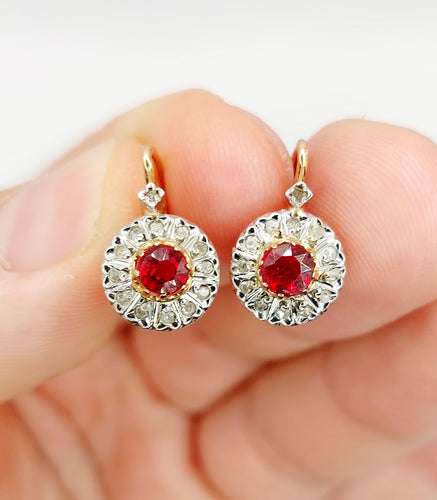 Boucles d'oreilles Dormeuses marguerite antique or rose pierre rouge et diamants 58 Facettes A00730