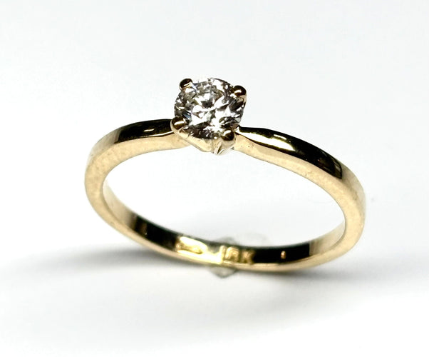 Bague 53.5 Bague solitaire en or jaune avec diamant taille brillant 58 Facettes E09
