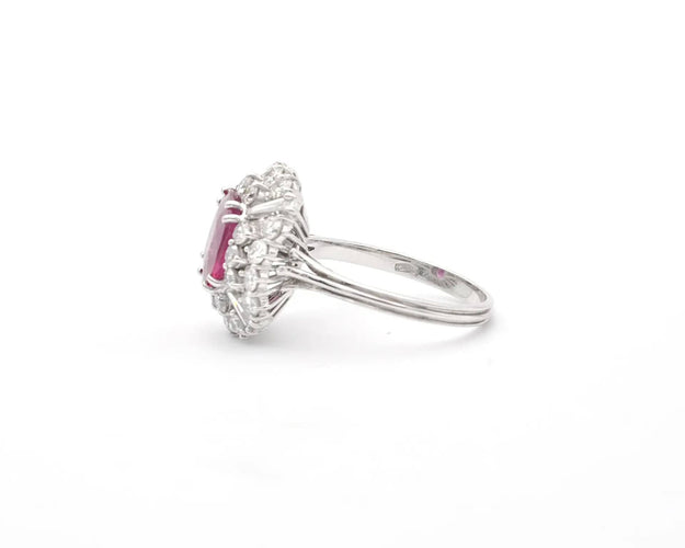 Bague Bague en or blanc avec rubis de Birmanie de 2,34 ct et diamants 58 Facettes 14173