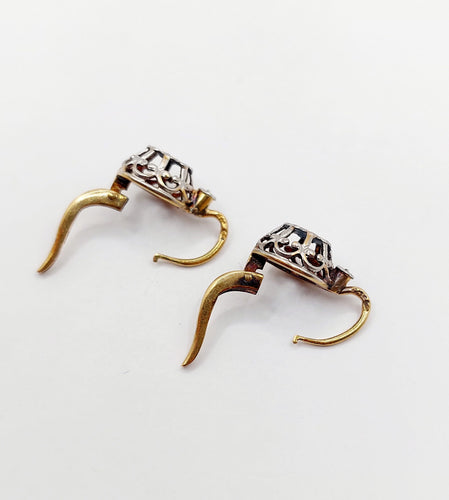 Boucles d'oreilles Dormeuses antique or jaune 18k diamants taille rose et sertis fleurs de lys (circa 1900) 58 Facettes A06162