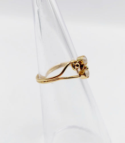 Bague 46.5 Bague toi et moi antique or perles et monture à enroulement 58 Facettes A06296