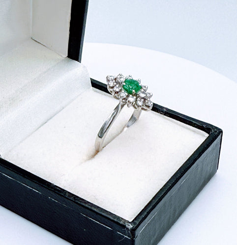 Bague 53 Bague marquise or gris, émeraude, diamant 58 Facettes