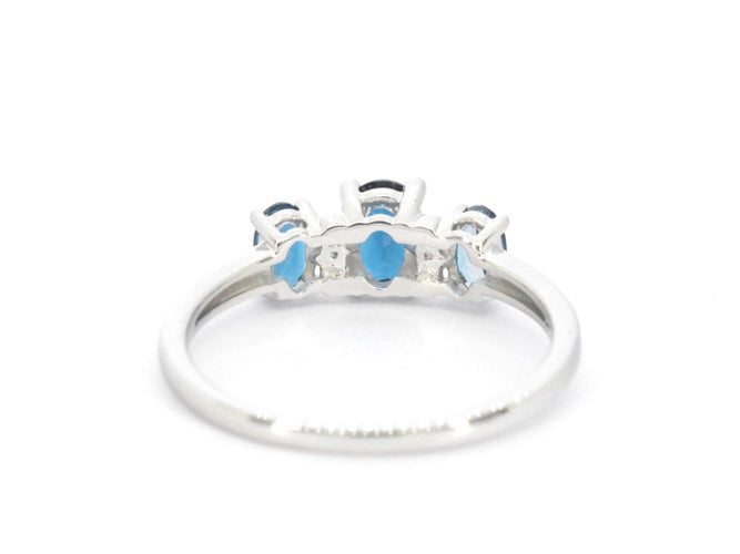 Bague 54 Bague en or blanc avec diamants et topaze 58 Facettes 2327