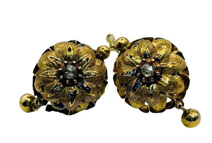 Boucles d'oreilles Boucles d'oreilles en or de style Art déco avec diamants 58 Facettes 50186