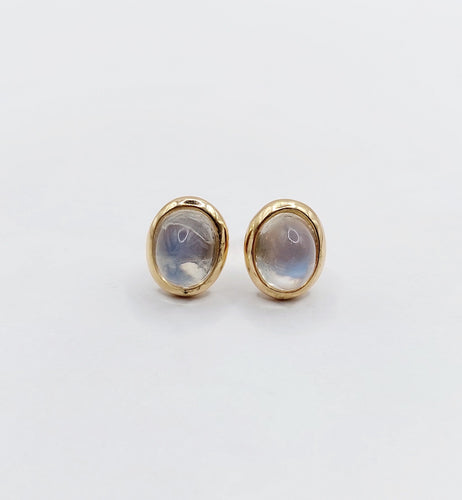 Boucles d'oreilles Puces d'oreilles vintage or jaune cabochons pierres de lunes 58 Facettes A05689