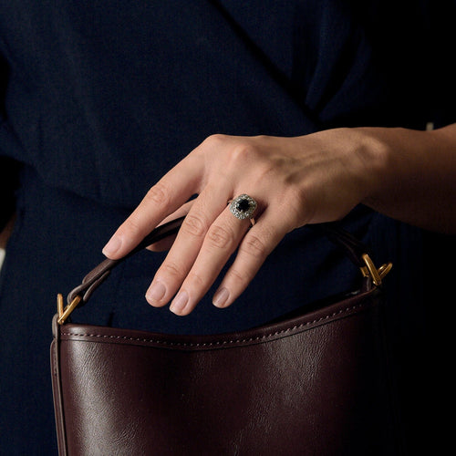 Bague 56 Bague en or blanc, saphir et diamants 58 Facettes B250363