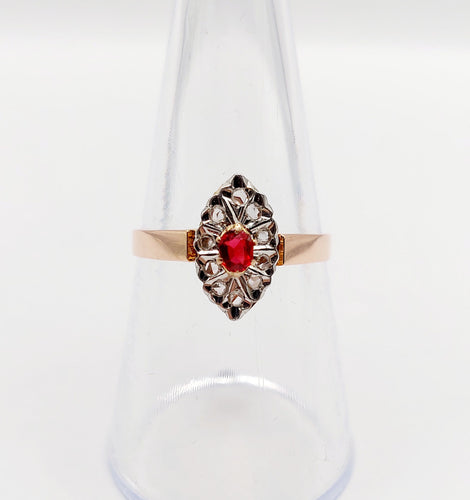Bague 56 Ancienne bague marquise or rose, pierre rouge et diamant taille rose (1900) 58 Facettes A05951