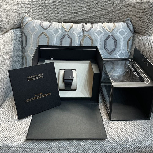 Montre Montre Girard-Perregaux Casquette 2.0 en ceramique et titane - Quartz - Full Set 2022 58 Facettes FB10394