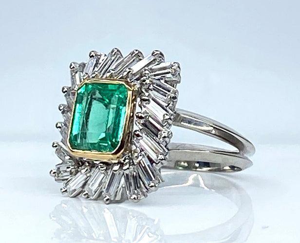 Bague 51 Bague en or jaune et platine, émeraude et diamants baguettes 58 Facettes AB619