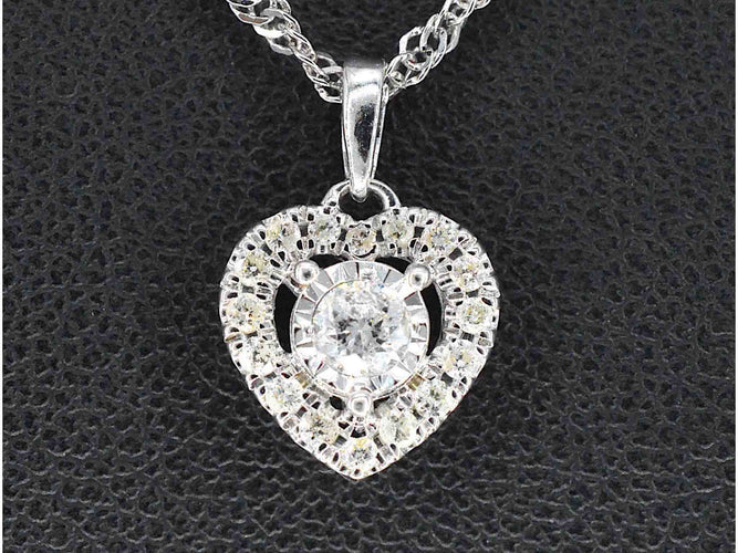 Pendentif Pendentif en or blanc avec diamants en forme de cœur 58 Facettes 2082