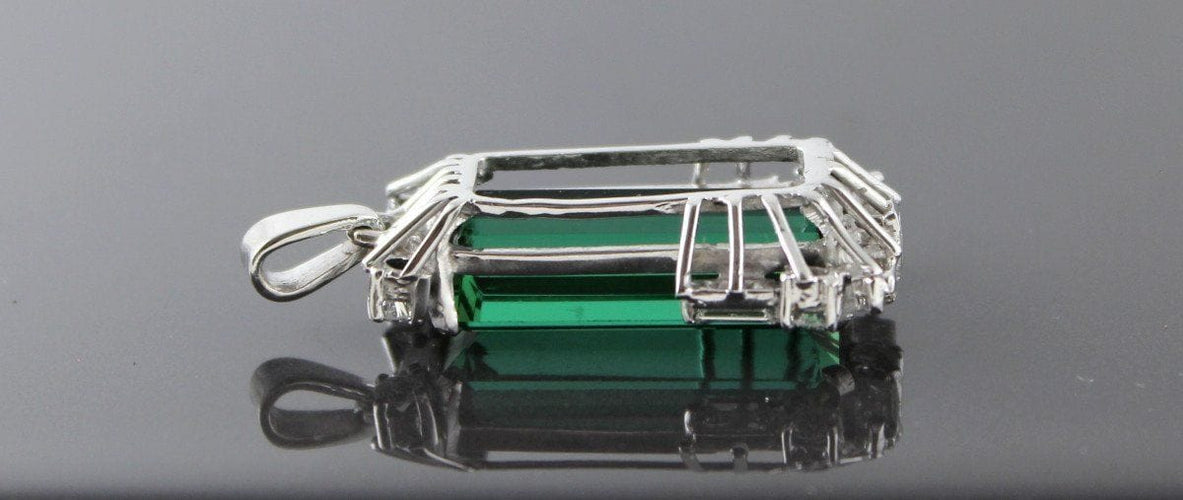 Pendentif Pendentif or blanc, Tourmaline Verte (+/-16 Ct) et diamants (+/-1 Ct) 58 Facettes