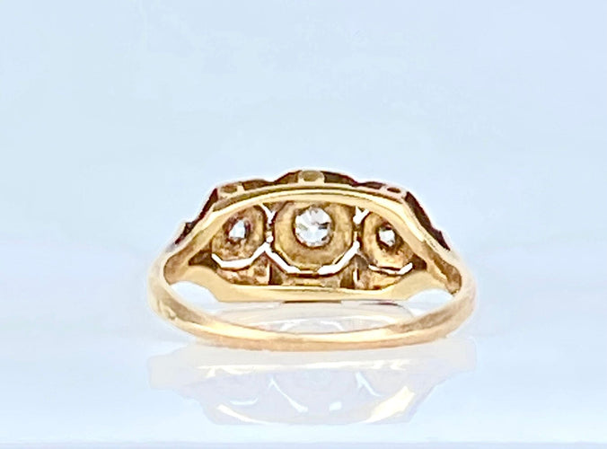 Bague 51 Bague en or jaune 18 carats ornée de 3 diamants 58 Facettes AB545