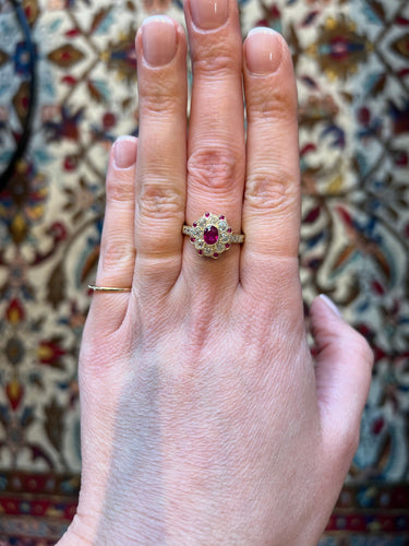 Bague 54 Une bague en rubis et diamant d'une ancienne mine 58 Facettes