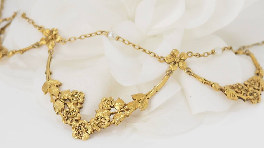 Collier Collier draperie en or jaune et perles 58 Facettes 32204