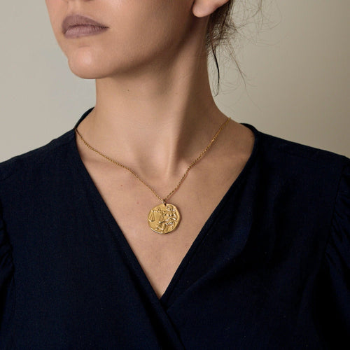 Pendentif Elegante Médaille Verseau en or jaune 58 Facettes BLO0492