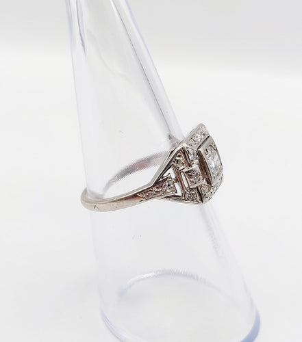 Bague 52 Bague tank art deco Platine diamant 0,25 carats entouré de diamants ronds (circa 1920) 58 Facettes A05355