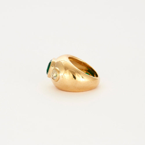 Bague Bague Jonc en or jaune sertie d'une Emeraude d'environ 2 carats et de 2 diamants 58 Facettes