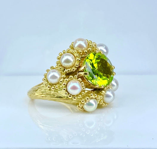 Bague 52 Bague coktail en or jaune 18 carats, péridot 3,98 ct et 9 perles 58 Facettes AB571