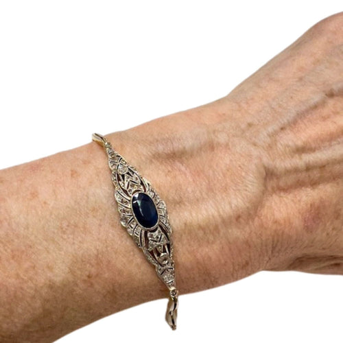 Bracelet BRACELET ART DÉCO, ÉPOQUE 1930-1935, en OR 18 kt et PLATINE avec DIAMANTS et SAPHIR 58 Facettes A2660