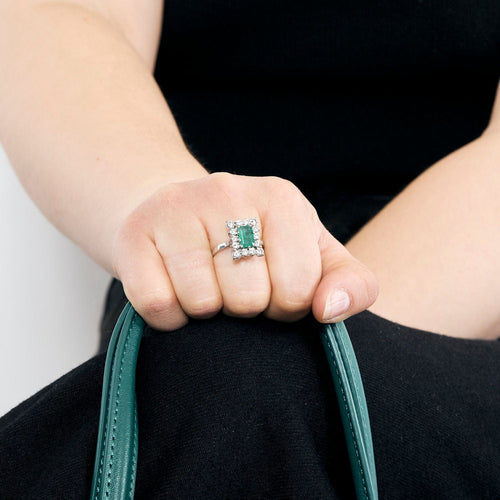 Bague 53.5 Bague or gris, émeraude et diamants 58 Facettes CO3