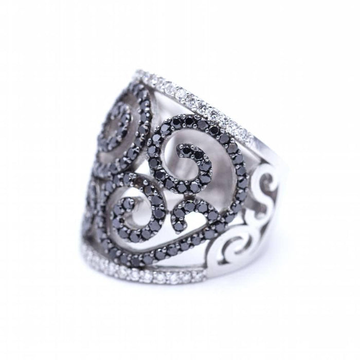 Bague 54.5 Bague en or blanc avec diamants blancs et noirs 58 Facettes N102880LF