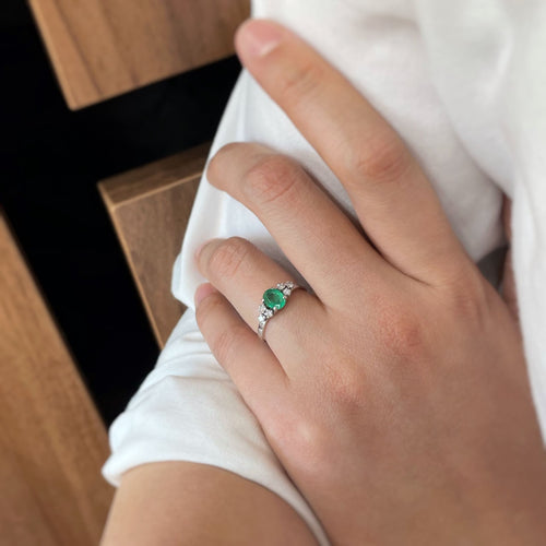 Bague 51 Bague - Or blanc, Diamants & Emeraude 58 Facettes 250111R