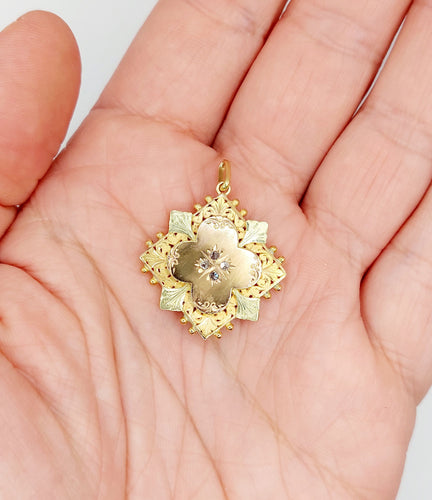 Pendentif Pendentif fleur or rose et or jaune, diamants taille rose (circa 1900) 58 Facettes A06189