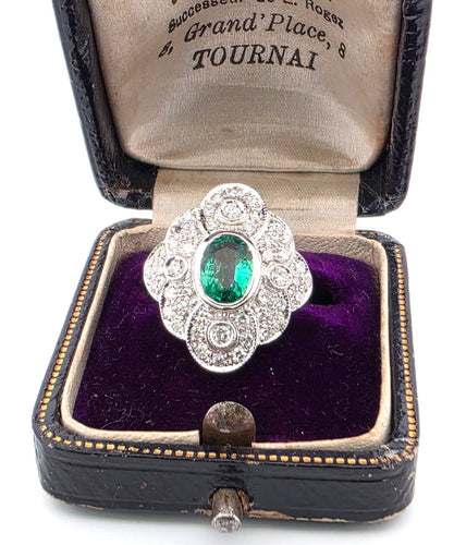 Ring aus 18kt Weißgold mit ovalem Smaragd 2,00ct und Diamanten 1,00ct 