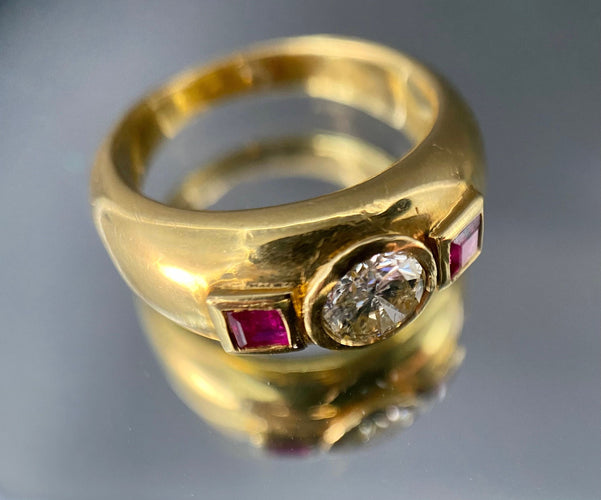 Bague 54 Bague or jaune sertie d'un diamant de 0,85 carat et de deux rubis 58 Facettes