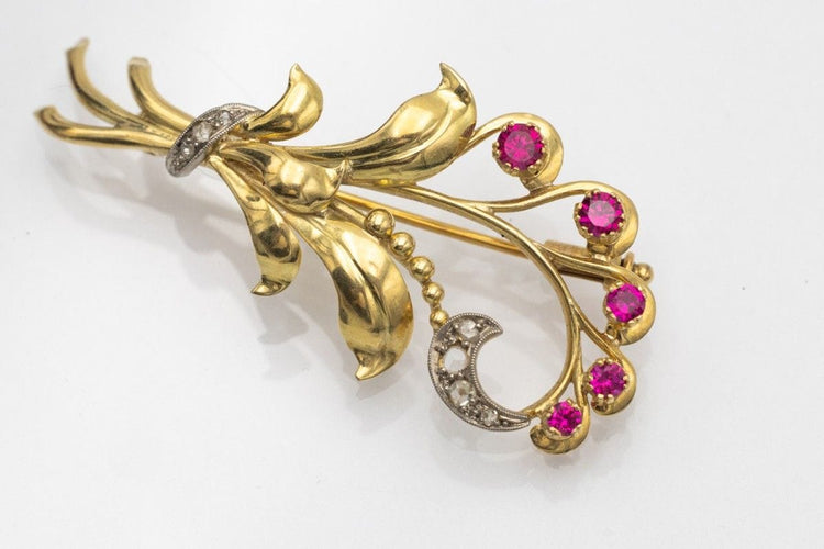 Gold brooch, bouquet of flowers with synthetic rubies and diamonds, first half of the 20th century. 58 Facettes 10832