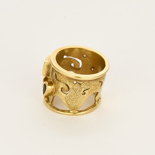 Prsten od žutog zlata sa dijamantom, peridotima i granatom 