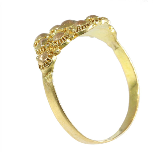 Elegancia eterna: el anillo de oro histórico de Holland 