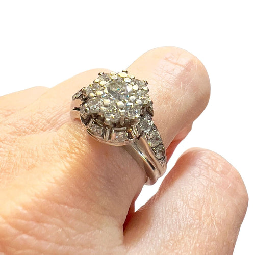 Bague BAGUE EN OR BLANC 18 KT AVEC DIAMANTS, ÉPOQUE 1945 58 Facettes CH54(CH418)