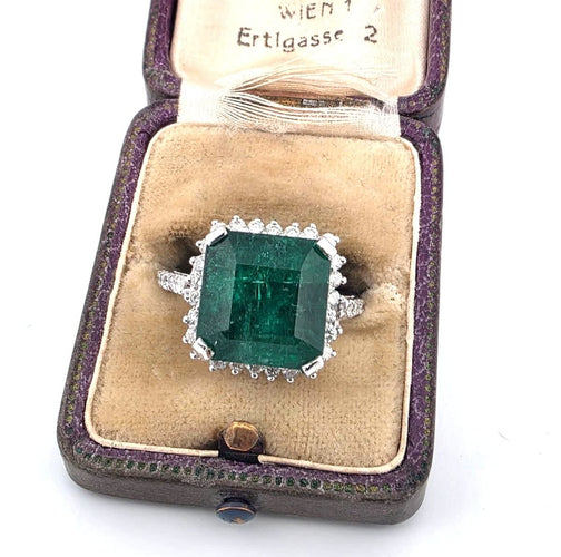 Bague 48 Bague en or blanc avec émeraude et diamants 58 Facettes