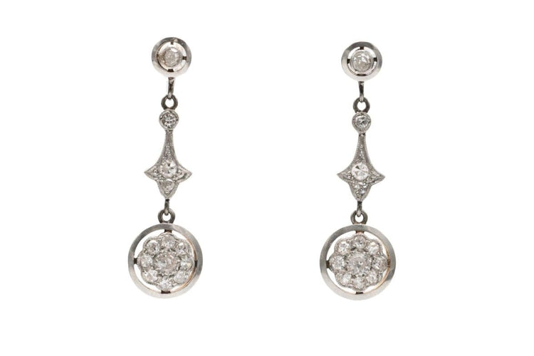Boucles d'oreilles Boucles d'oreilles longues pendantes avec diamants. 58 Facettes 10692