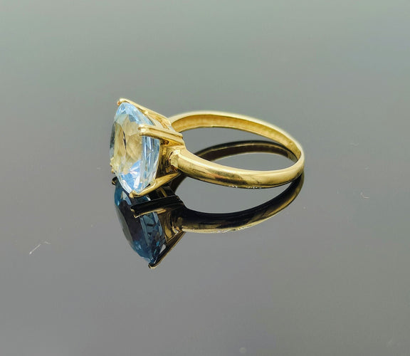 Bague 50 Bague en or avec topaze bleu clair 58 Facettes