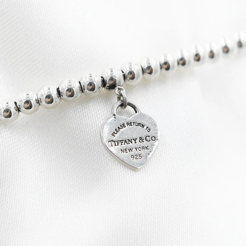 Bracelet Tiffany & Co. - Bracelet en argent sterling avec breloque cœur rouge. Veuillez retourner à Tiffany. 58 Facettes