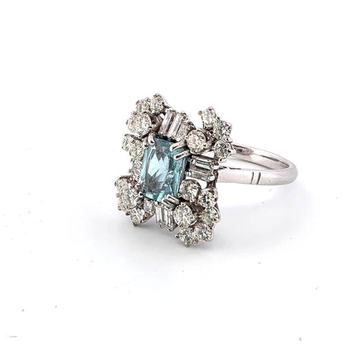 Bague 57 Bague vintage en or blanc avec une aigue-marine centrale et des diamants 58 Facettes