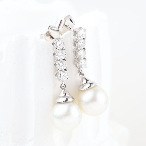 Boucles d'oreilles Boucles d'oreilles en or blanc 18 carats serties de diamants et de perles 58 Facettes