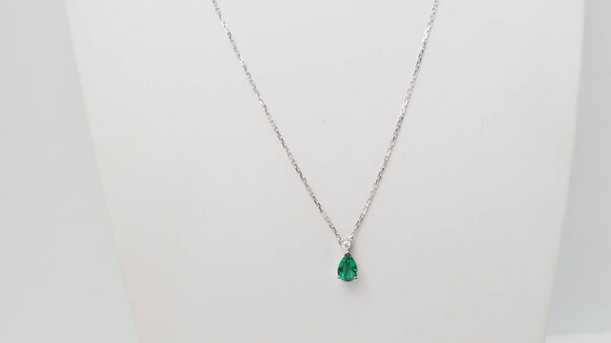 Collier 42cm Collier pendentif en or blanc, émeraude et diamant 58 Facettes 32627