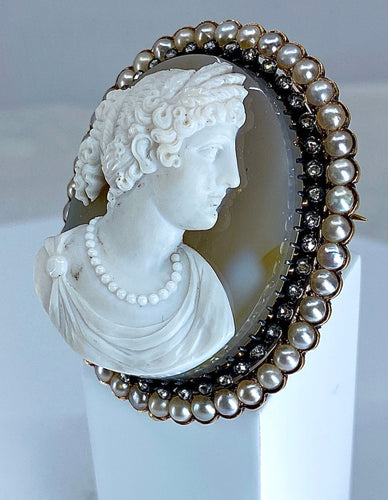 Broche Exceptionnelle broche en or jaune camée sur agate représentant Caroline Murat 19e 58 Facettes AB472