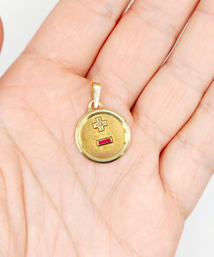 Pendentif Augis - Pendentif médaille d'amour 19 mm en or 18k avec diamant et rubis 58 Facettes A06534