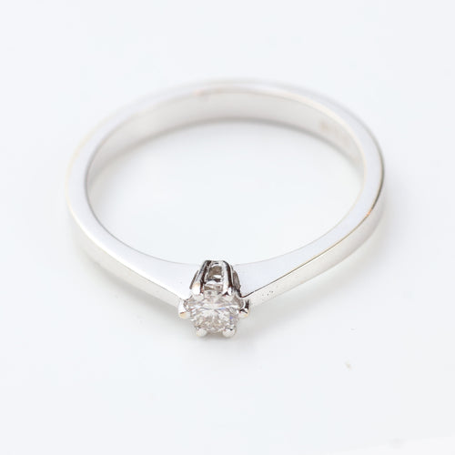 Solitaire ring in 18k witgoud en diamant 0,12 ct 